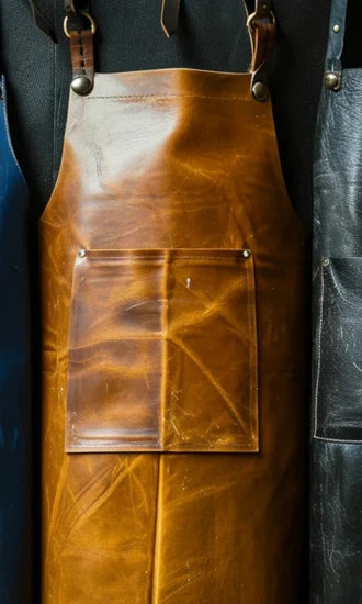 The leather apronbuilt to outlastthe work.
